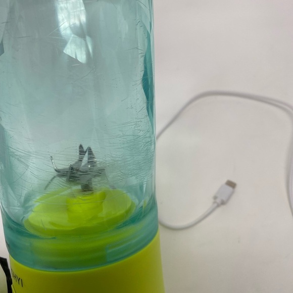 Portable Blender - Picture 6 of 11